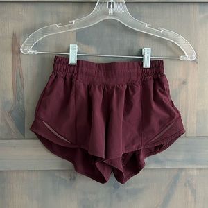 Lululemon Hotty hot shorts Sz 2 low/mid rise 2.5 in length